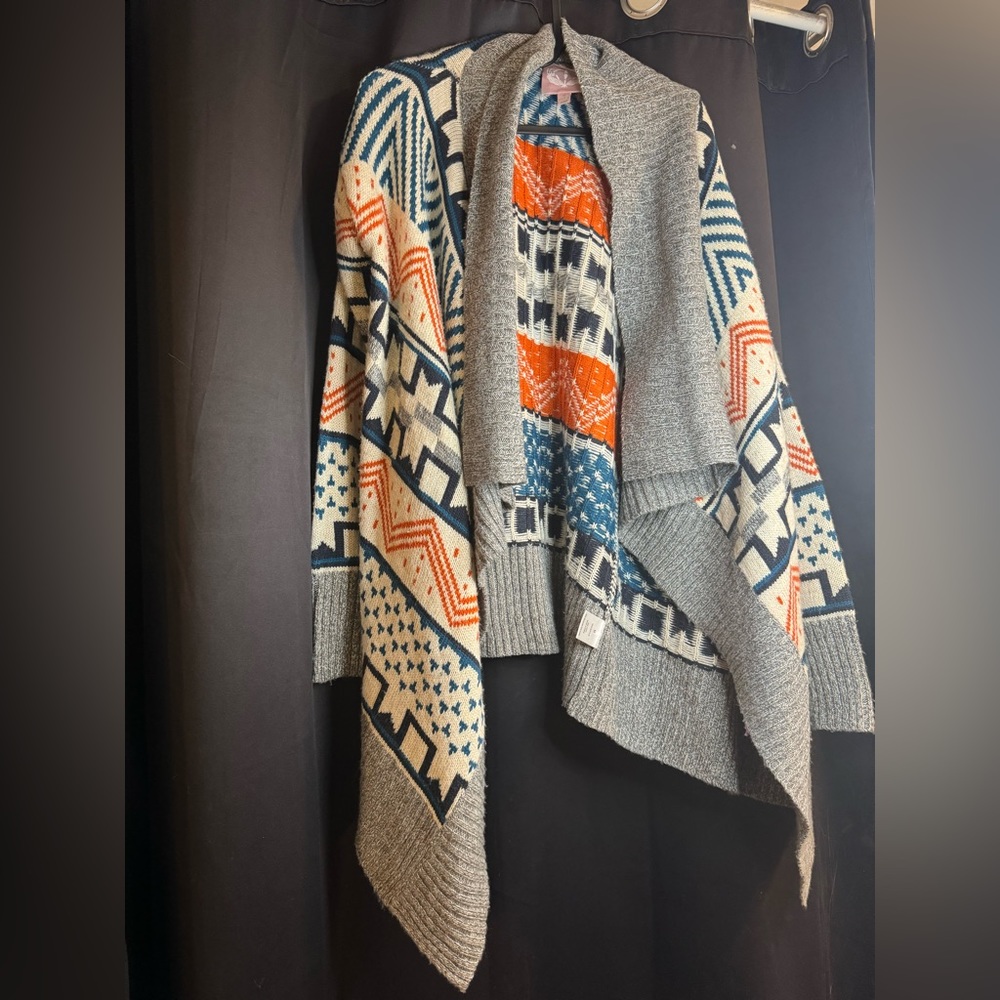 Romeo and Juliet Couture Size M bright and colorful sweater 100 percent Acrylic